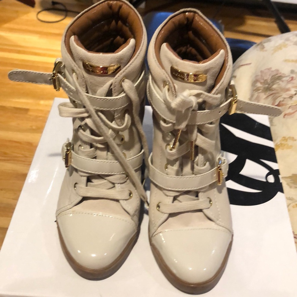 Michael Kors platform bootie laces and straps 💯